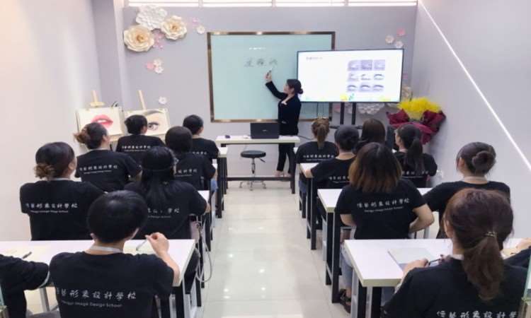 履职尽责这一年丨齐振富：激发教师活力 提高教学质量